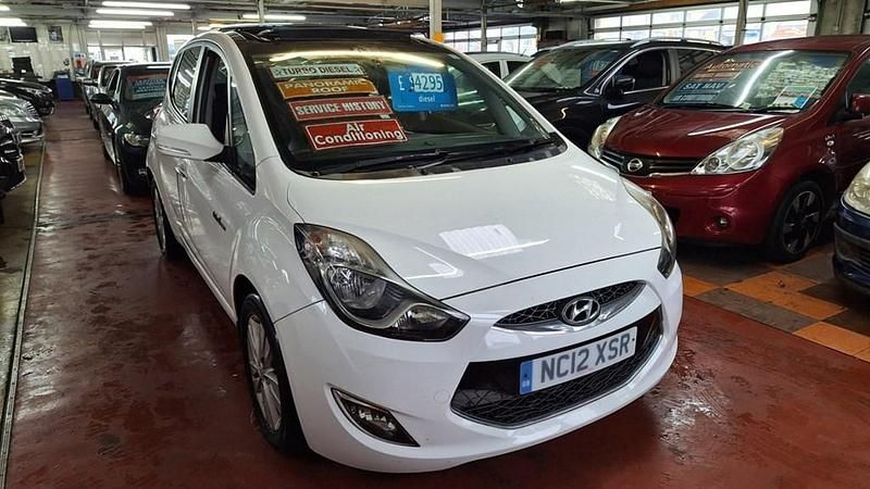 Used Hyundai ix20 Style 116 HP (85 kW) 2012 White Hatchback