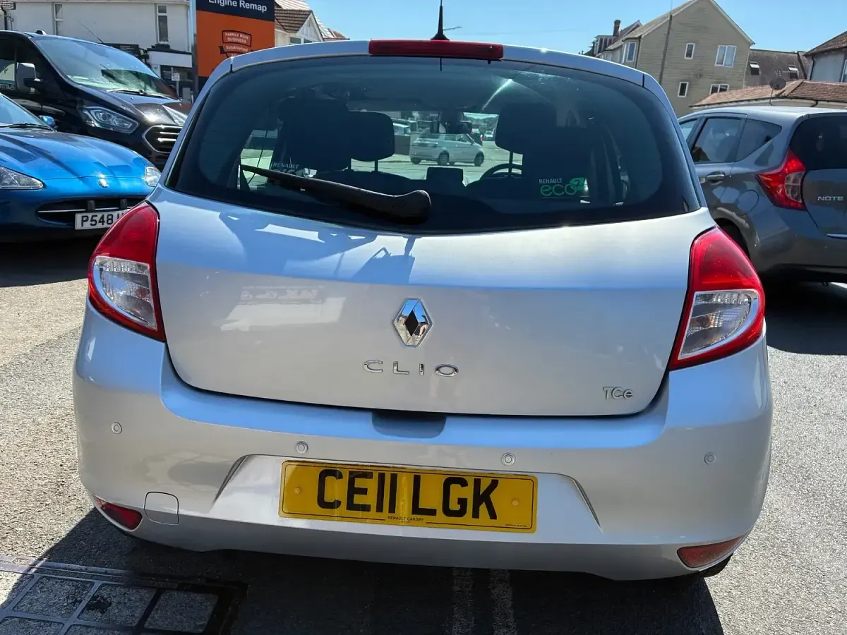Used Renault Clio Dynamique 2011 Silver Hatchback
