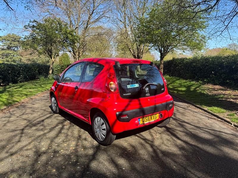 Used Peugeot 107 68 HP (50 kW) 2011 Red Hatchback