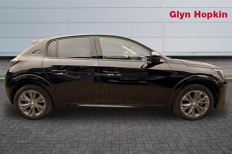 Used Peugeot e-208 Allure Premium 100 kW (136 HP) 2022 Black Hatchback