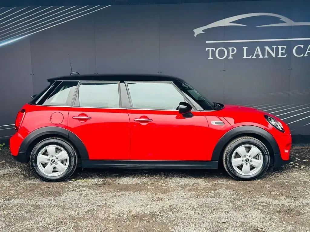 Used Mini Cooper Classic 134 HP (98 kW) 2019 Red Hatchback