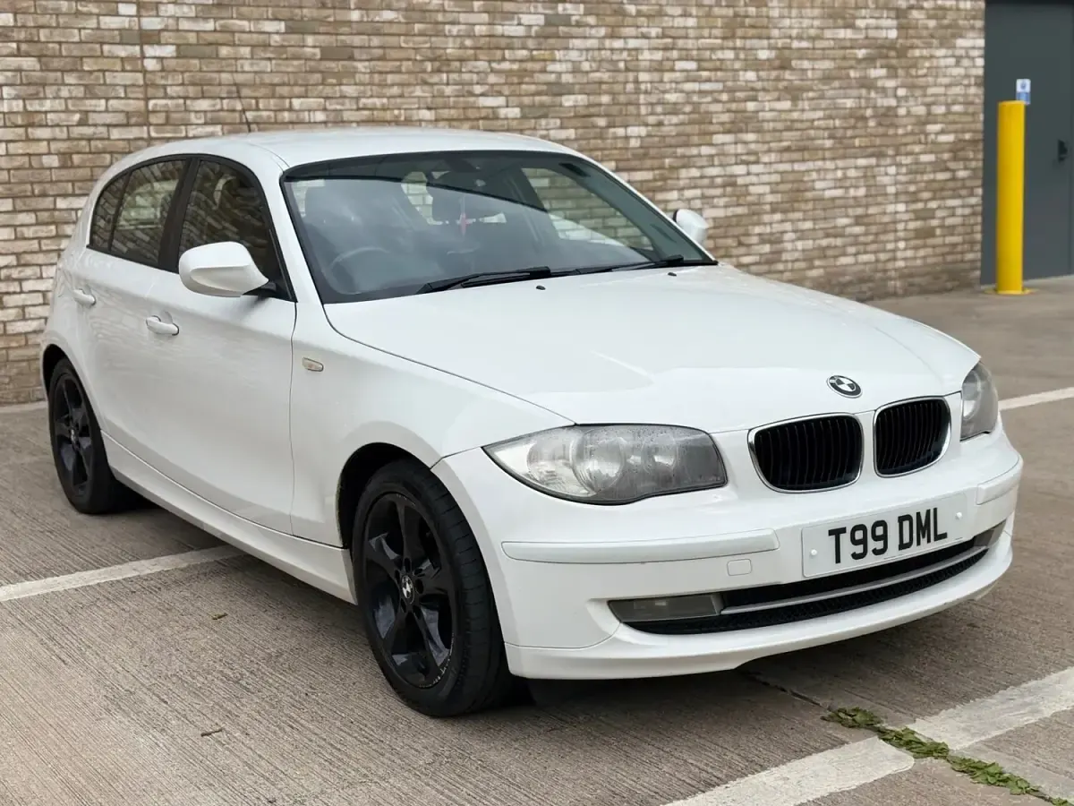 Used BMW 116 Sport Line 2011 White Hatchback