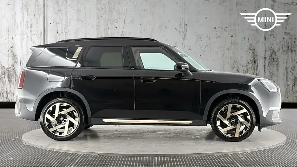 Used Mini Countryman Exclusive 168 HP (123 kW) 2025 Black SUV