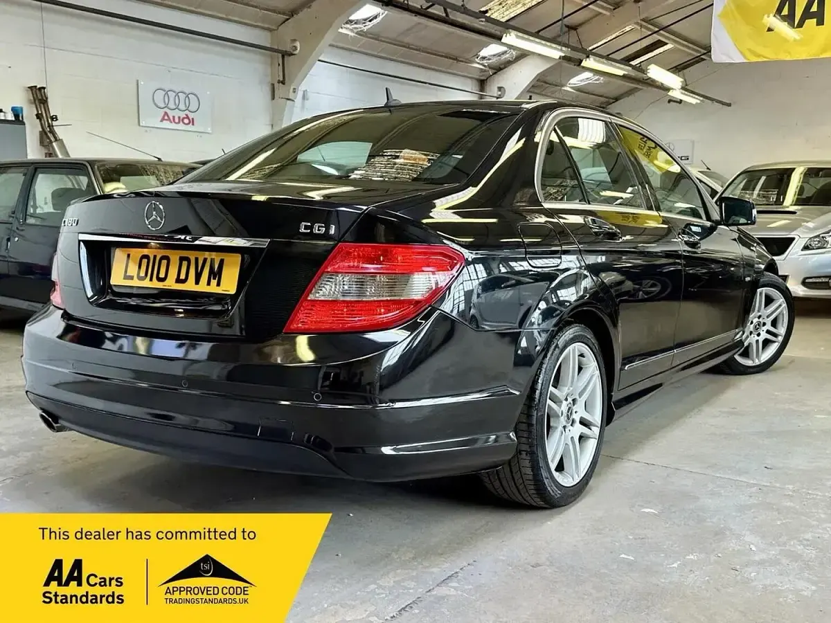 Used Mercedes C180 156 HP (114 kW) 2010 Black Sedan