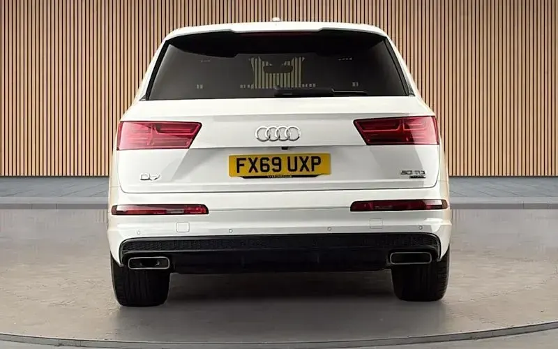 Used Audi Q7 S-Line 286 HP (210 kW) 2019 Carrara white/carrara white SUV