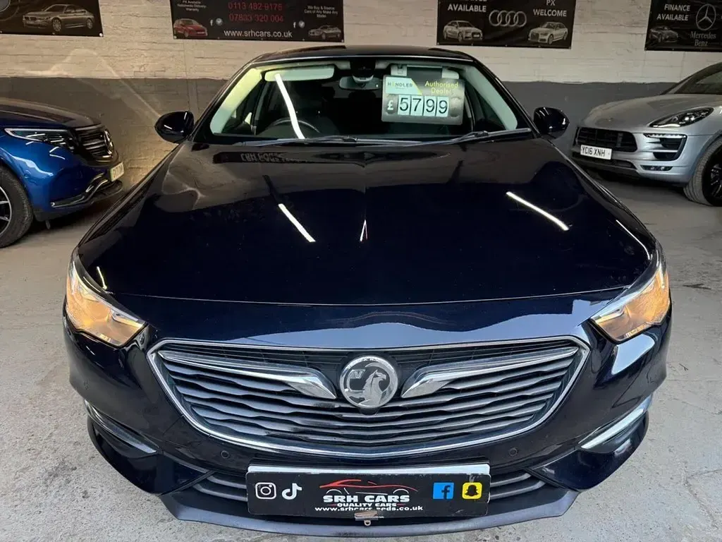 Second-hand Vauxhall Insignia Sport 2018 Albastru Hatchback