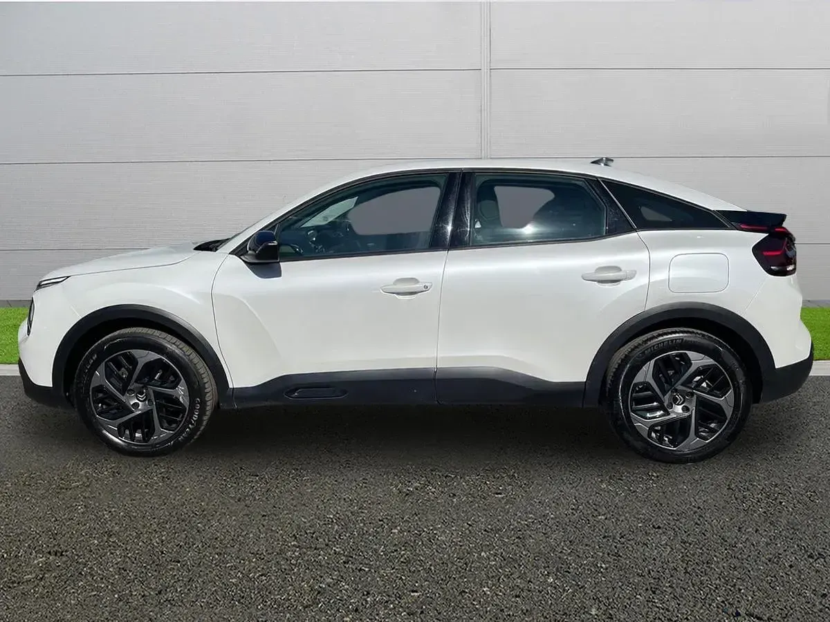 Käytetty Citroën C4 PureTech 2023 Valkoinen Katumaasturi