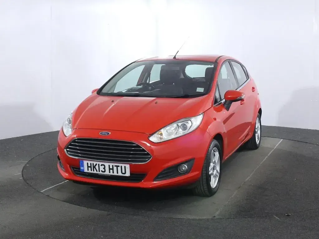 Used Ford Fiesta Zetec 82 HP (60 kW) 2013 Red Hatchback