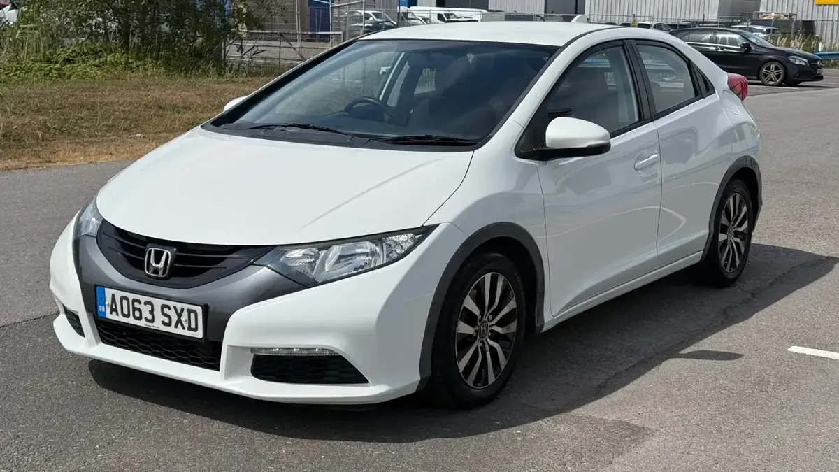 Used Honda Civic SE 120 HP (88 kW) 2013 White Hatchback