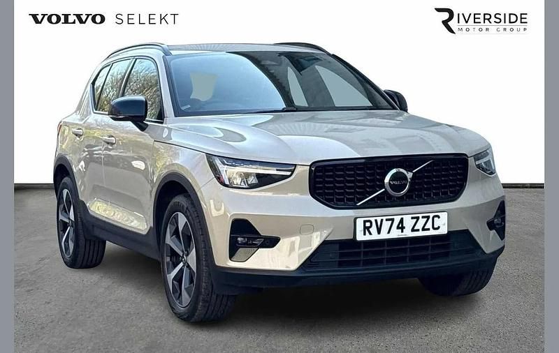 Usado Volvo XC40 Plus 197 HP (144 kW) 2024 Bege SUV