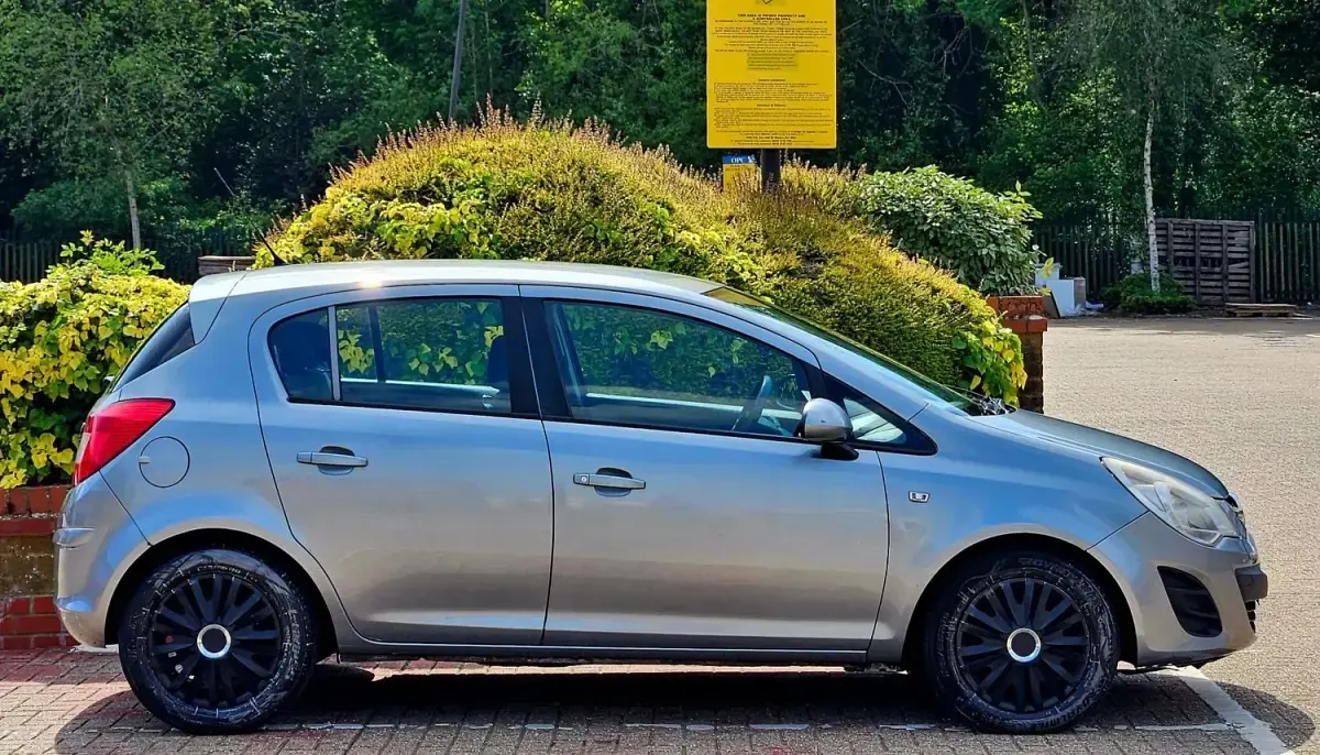 Begagnad Vauxhall Corsa 80 HK (58 kW) 2013 Silver Halvkombi