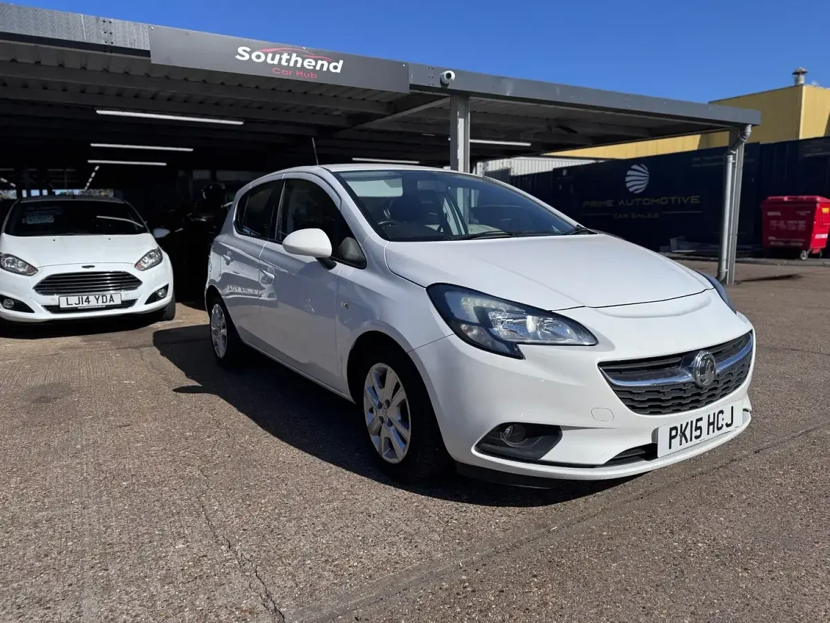 Used Vauxhall Corsa Design Edition 2015 White Hatchback