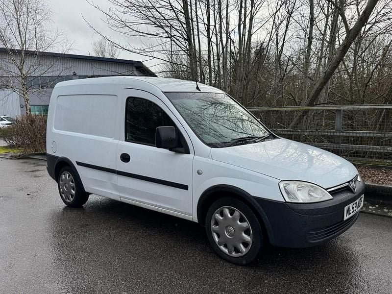 Used Vauxhall Combo 75 HP (55 kW) 2009 White MPV