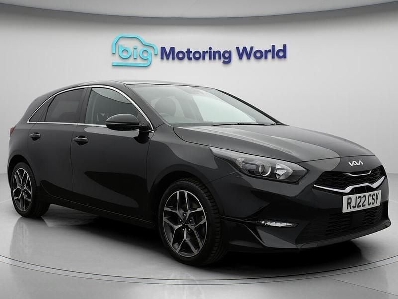 Black Used 2022 Kia Ceed 3 Hatchback | £13,700 (Fair price) - Image 1/4