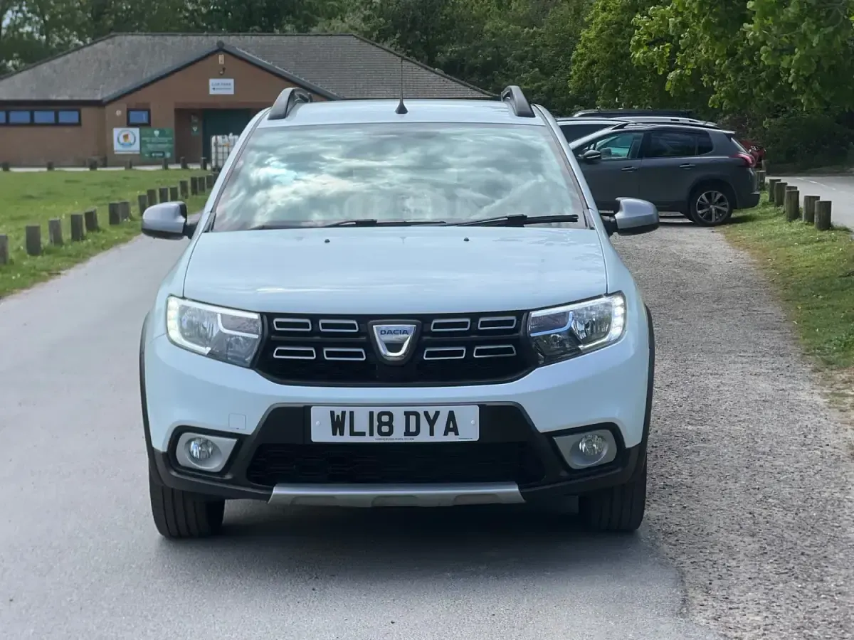 Usado Dacia Sandero Comfort 90 HP (66 kW) 2018 Branco Citadino