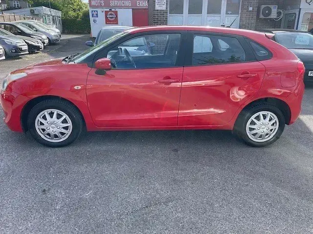 Usado Suzuki Baleno SZ3 90 CV (66 kW) 2019 Rojo Utilitario