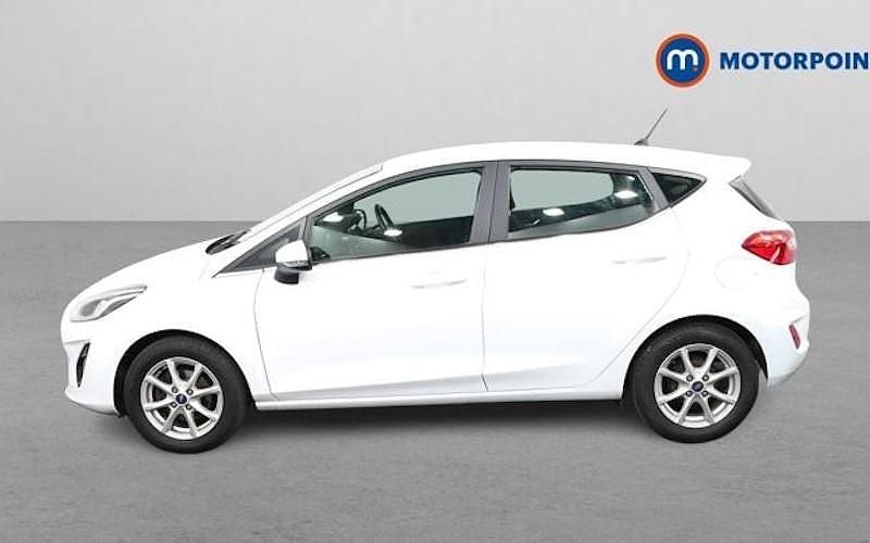 Used Ford Fiesta Zetec 86 HP (63 kW) 2018 White Hatchback