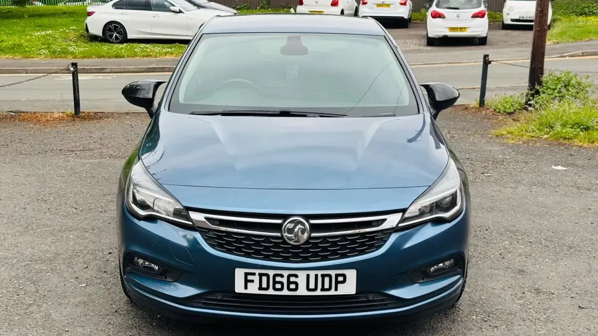 Usado Vauxhall Astra Elite 2016 Azul Utilitario