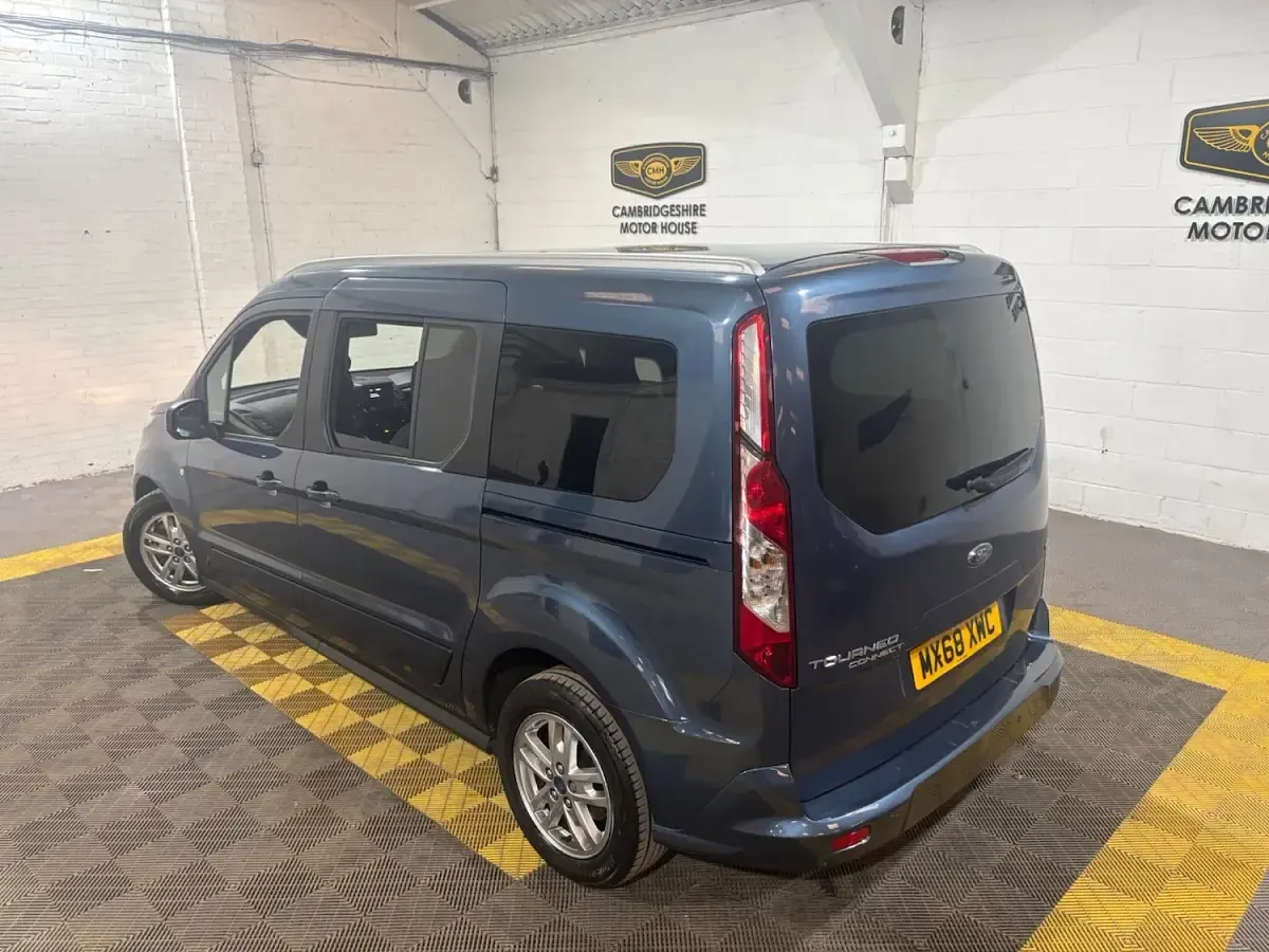 Used Ford Grand Tourneo Connect Titanium 120 HP (88 kW) 2019 Blue MPV