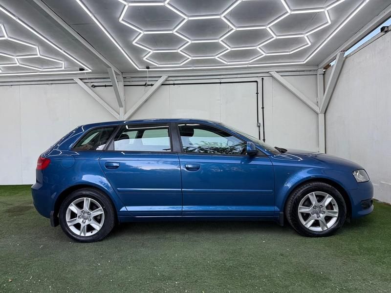 Używany Audi A3 Basis 2010 Niebieski Hatchback