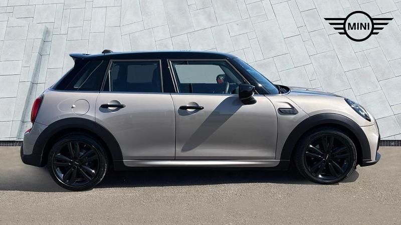 Usado Mini Cooper Hatch 134 HP (98 kW) 2023 Cinzento Citadino