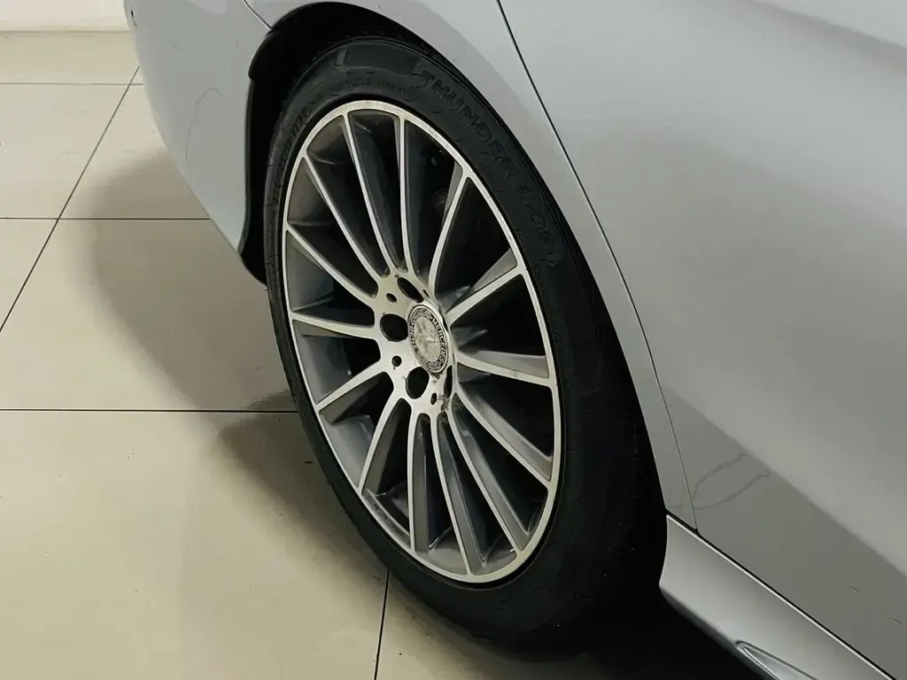 Usado Mercedes C220 AMG line 170 HP (125 kW) 2016 Prateado Carrinha