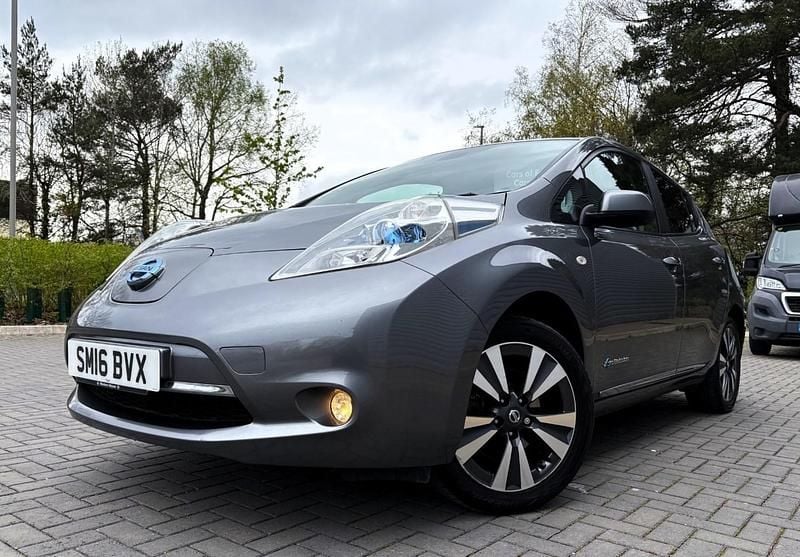 Used Nissan Leaf Tekna 80 kW (109 HP) 2016 Grey Hatchback