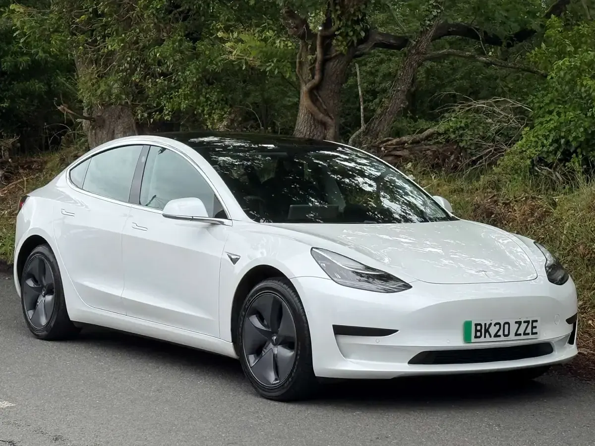Used Tesla Model 3 Standard Range 239 kW (325 HP) 2020 White Sedan