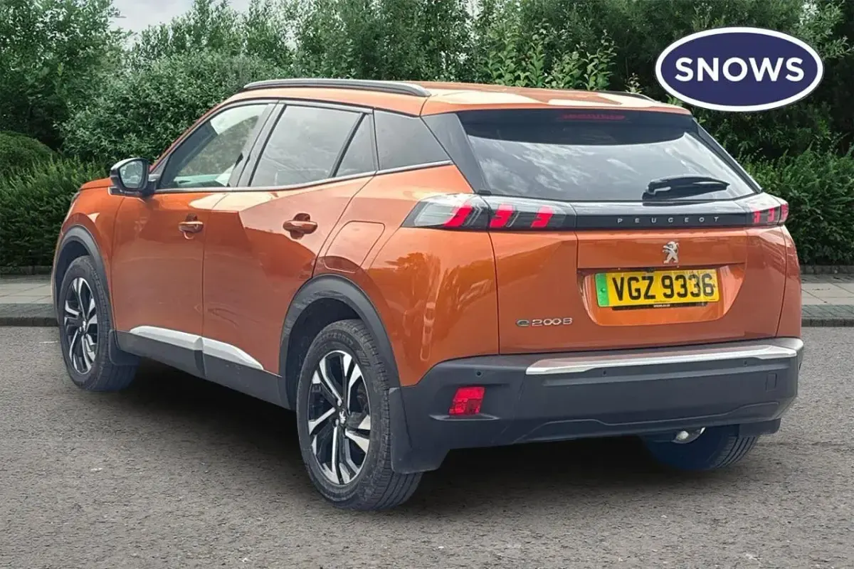 Second-hand Peugeot e-2008 Allure Premium 100 kW (136 CP) 2022 Portocaliu SUV