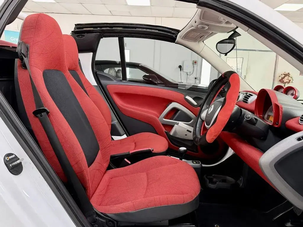 Used Smart ForTwo Cabrio Passion 71 HP (52 kW) 2013 White Cabriolet