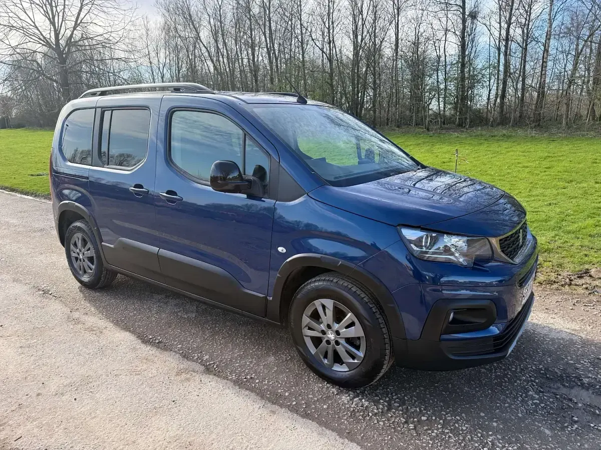 Used Peugeot Rifter Allure 100 HP (73 kW) 2023 Blue MPV