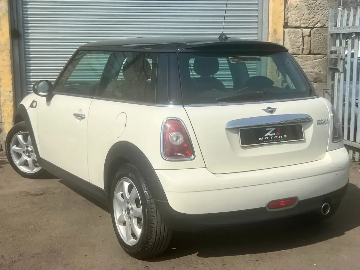 Used Mini Cooper Hatch 120 HP (88 kW) 2007 White Hatchback
