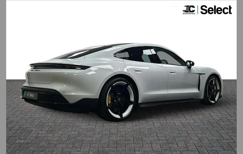 Begagnad Porsche Taycan 559 kW (761 HK) 2021 Vit Sedan