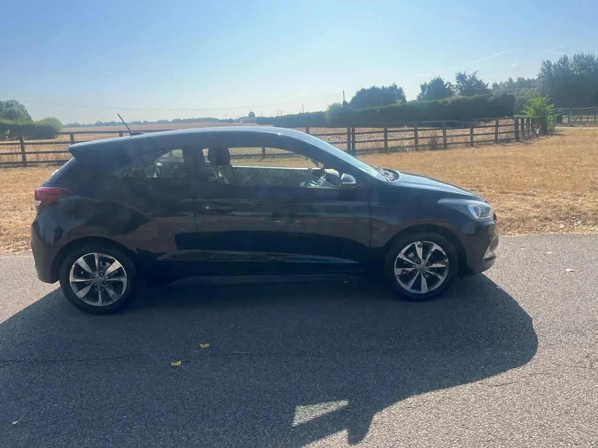 Used Hyundai i20 SE 82 HP (60 kW) 2017 Black Coupe
