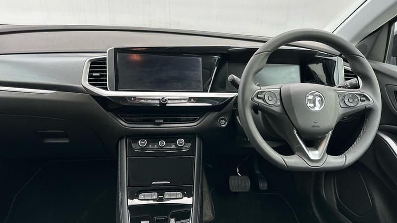 Used Vauxhall Grandland X Design Edition 130 HP (95 kW) 2024 Grey SUV