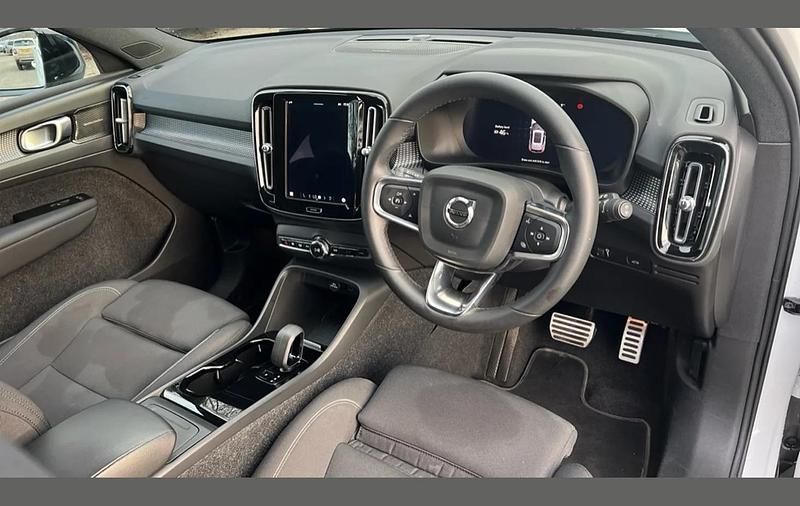 Used Volvo XC40 Pro 167 kW (228 HP) 2022 White SUV