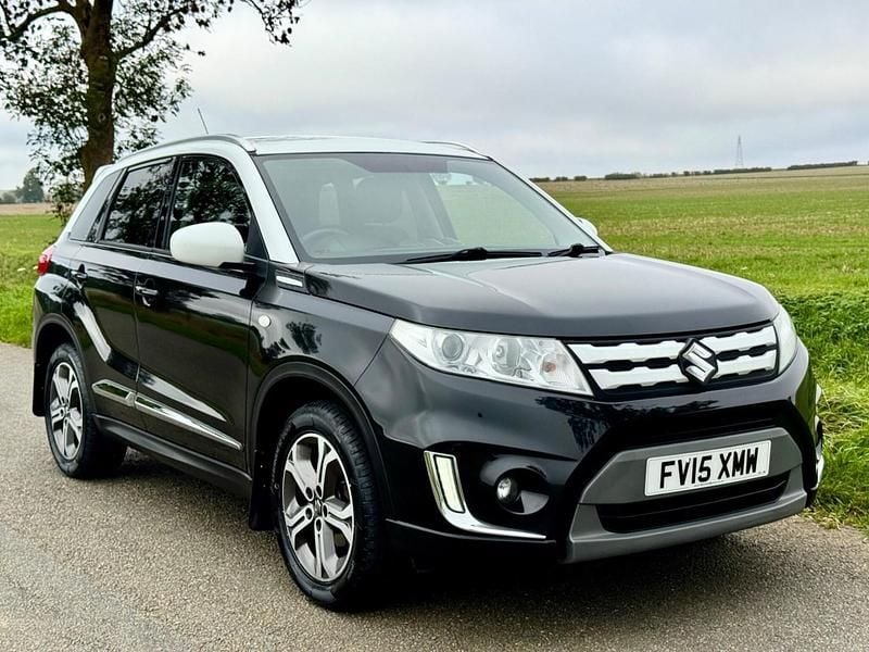 Black/white Used 2015 Suzuki Vitara SZ-T SUV | £5,450 (A bit pricey) - Image 1/3