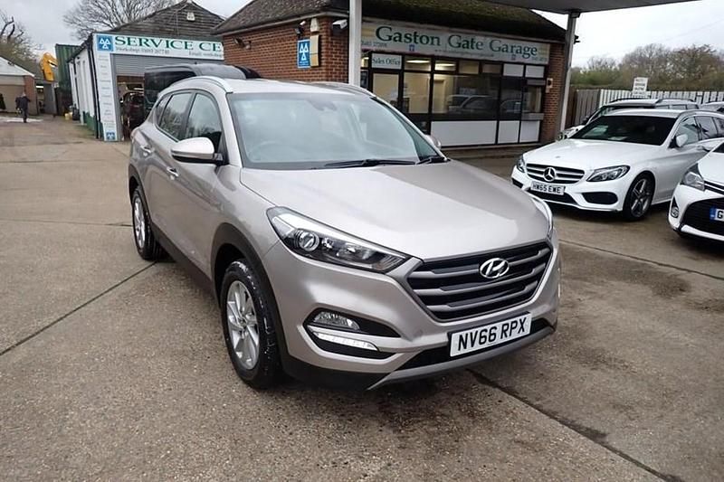 Used Hyundai Tucson SE 116 HP (85 kW) 2017 White SUV