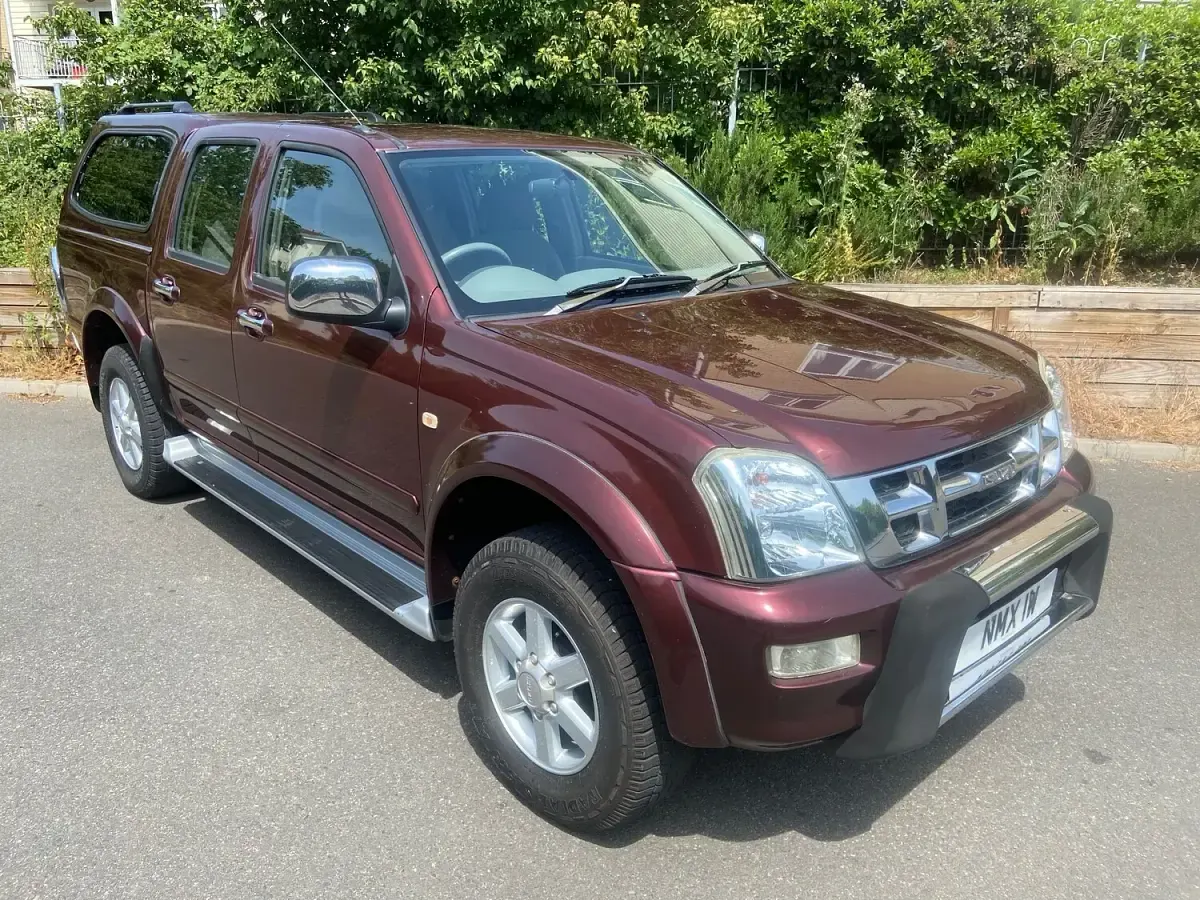Used Isuzu Pick up 129 HP (94 kW) 2005 Red Pickup
