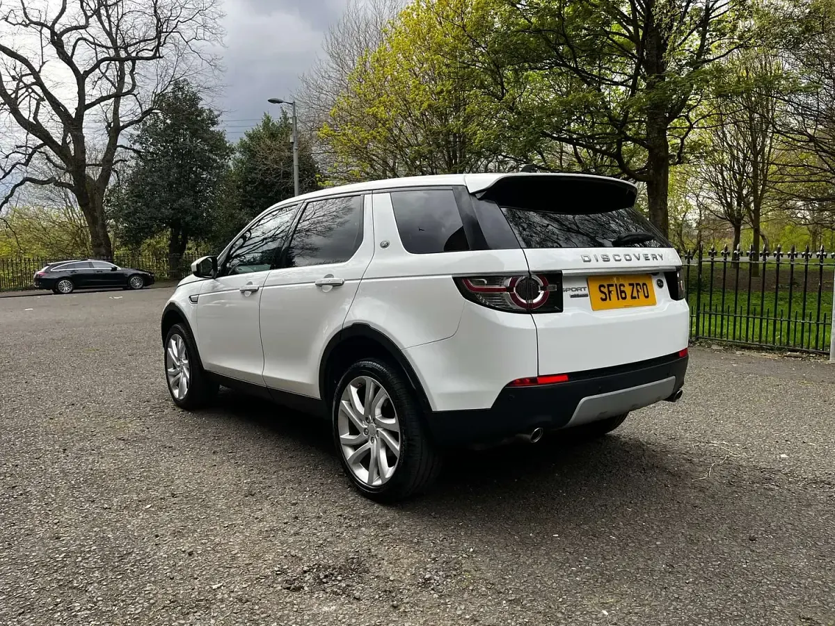 Second-hand Land Rover Discovery Sport HSE Luxury 180 CP (132 kW) 2016 Alb SUV