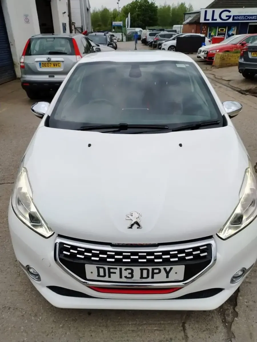 Usado Peugeot 208 GTi 200 HP (147 kW) 2013 Branco Citadino