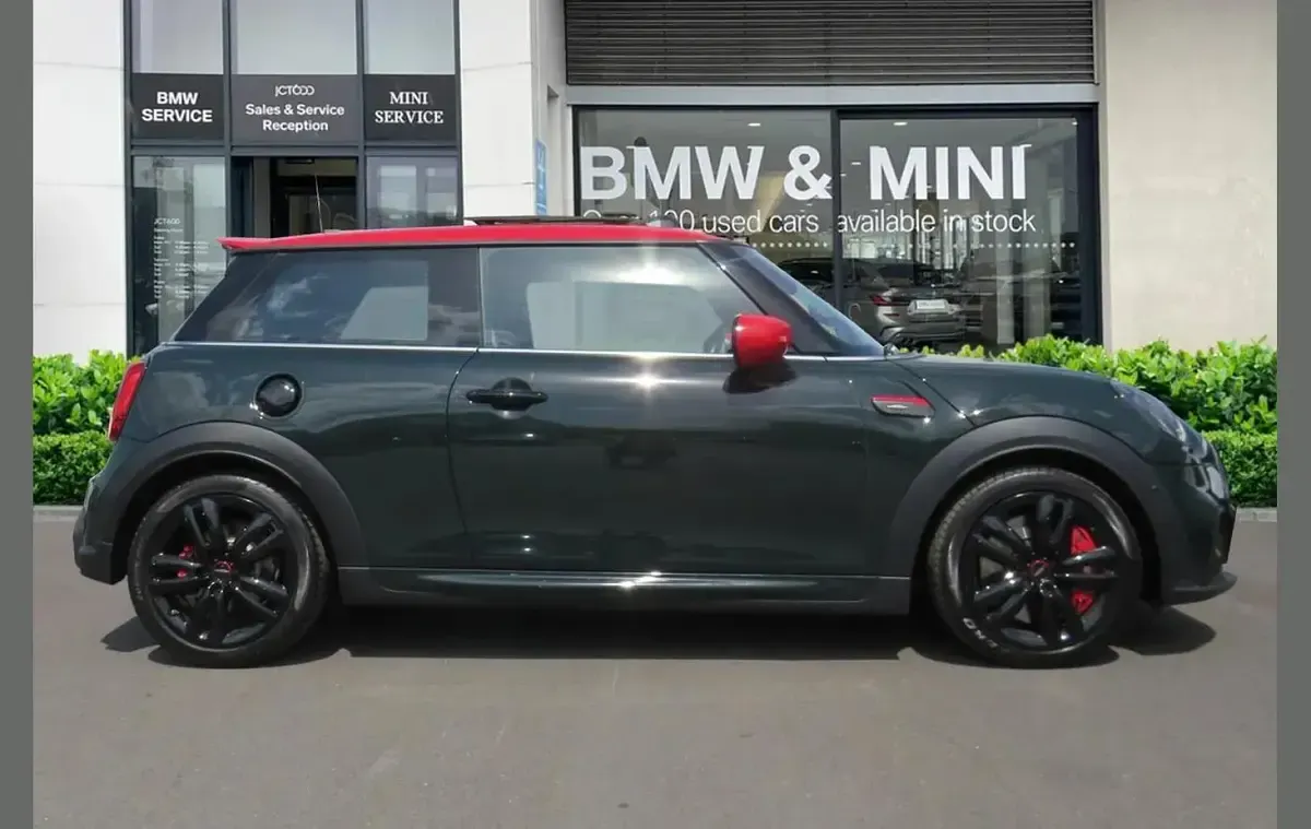 Used Mini John Cooper Works 228 HP (167 kW) 2023 Green Hatchback