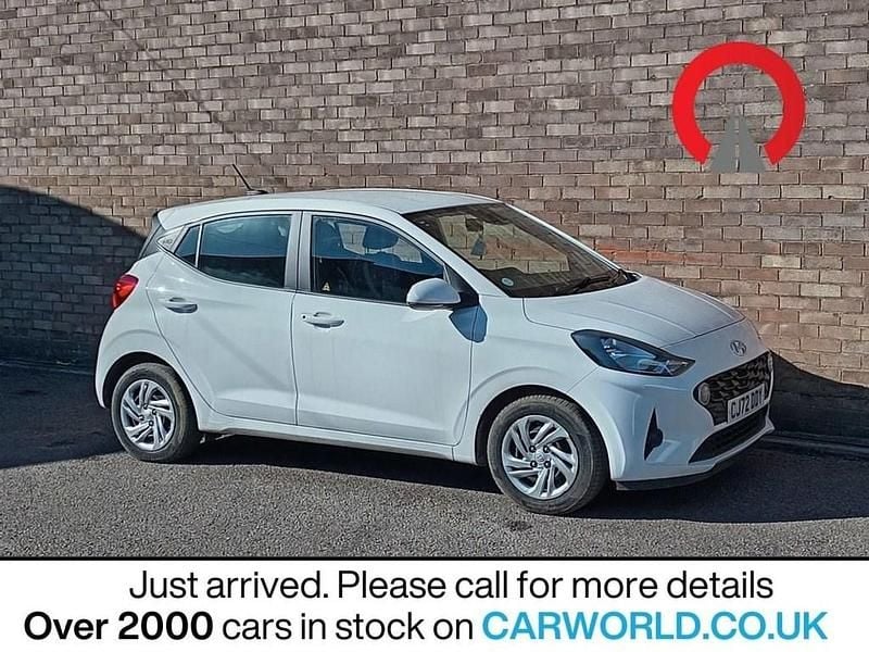 Used Hyundai i10 SE 67 HP (49 kW) 2023 White Hatchback