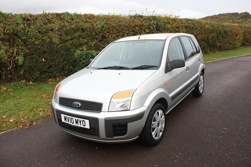 Silver Used 2010 Ford Fusion Style Hatchback | £2,995 (Fair price) - Image 1/4