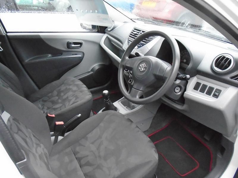 Used Suzuki Alto 2010 White Hatchback