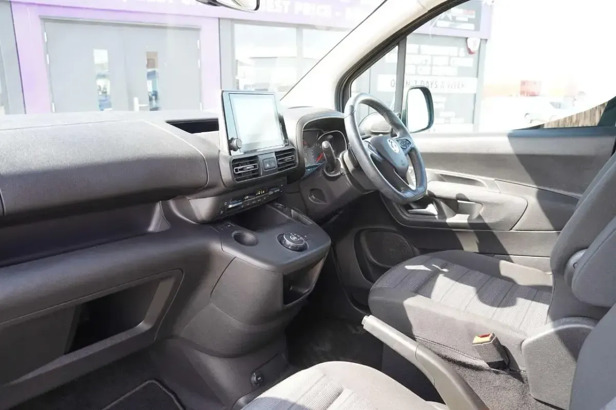 Used Vauxhall Combo Elite 128 HP (94 kW) 2020 Blue MPV