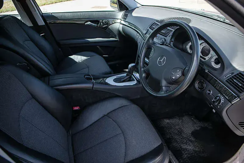 Used Mercedes E320 Avantgarde 221 HP (162 kW) 2022 Silver