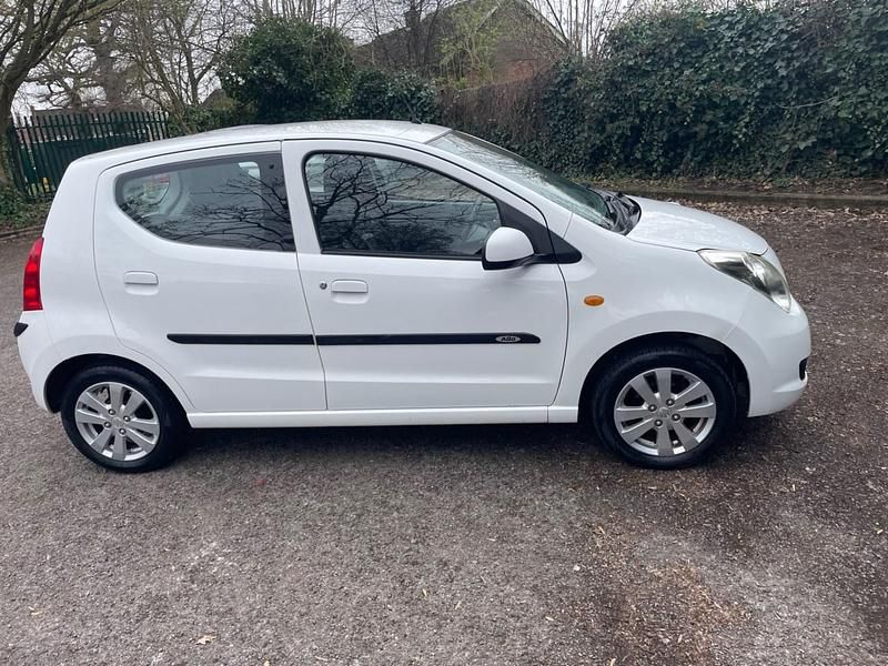 Used Suzuki Alto SZ4 68 HP (50 kW) 2010 White Hatchback