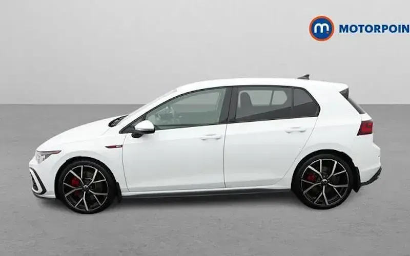 Begagnad VW Golf VIII GTI 245 HK (180 kW) 2024 Vit Halvkombi