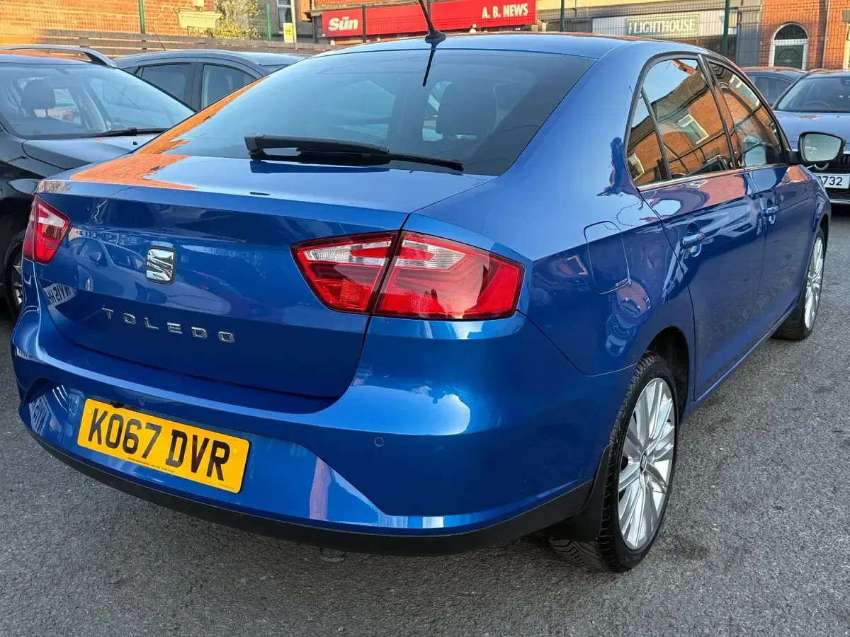Begagnad Seat Toledo XCELLENCE 110 HK (80 kW) 2018 Blå Halvkombi